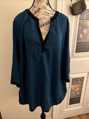 😃Women's Teal Tunic Top with Black Trim